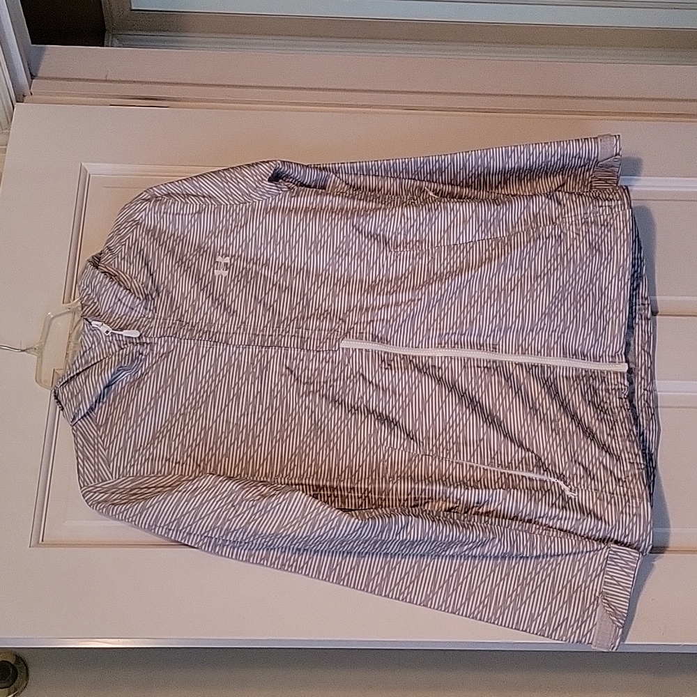 Under Armour women's running jacket SZ small